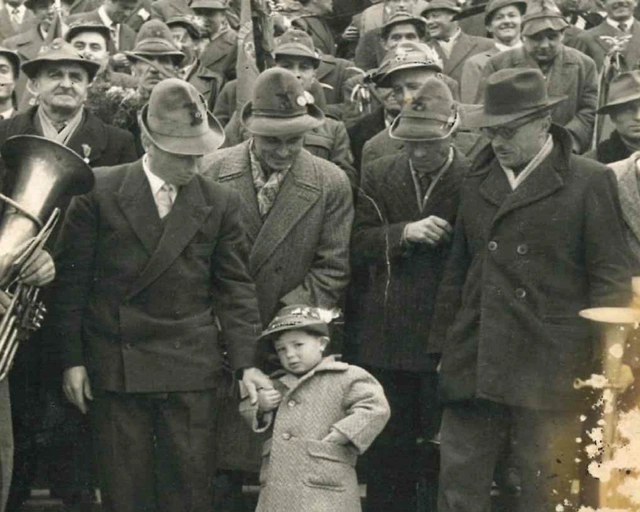 1956 - Luigino a 3 anni con suo papà Eugenio Benotto